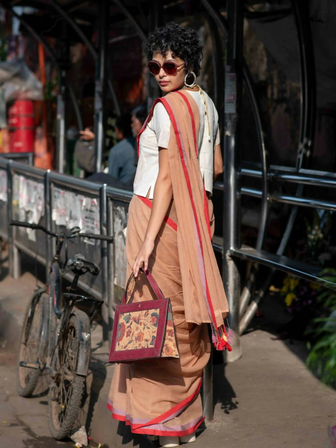 Suta Beige Solid Mul Cotton Saree | Grocsy
