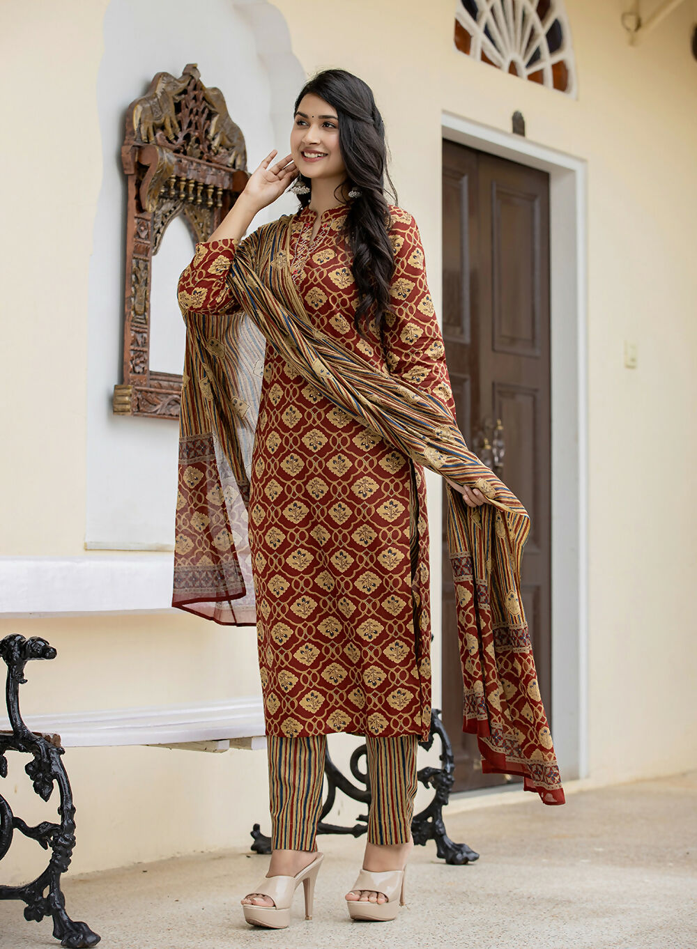 Kaajh Women's Maroon Cotton Printed Kurta Pant Set With Dupatta | Grocsy