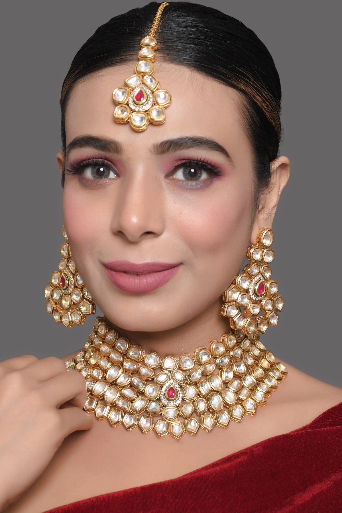 Peryl Women's Handcrafted Maharani Kundan Necklace With Earrings & Mang Tika - Swadesiicart