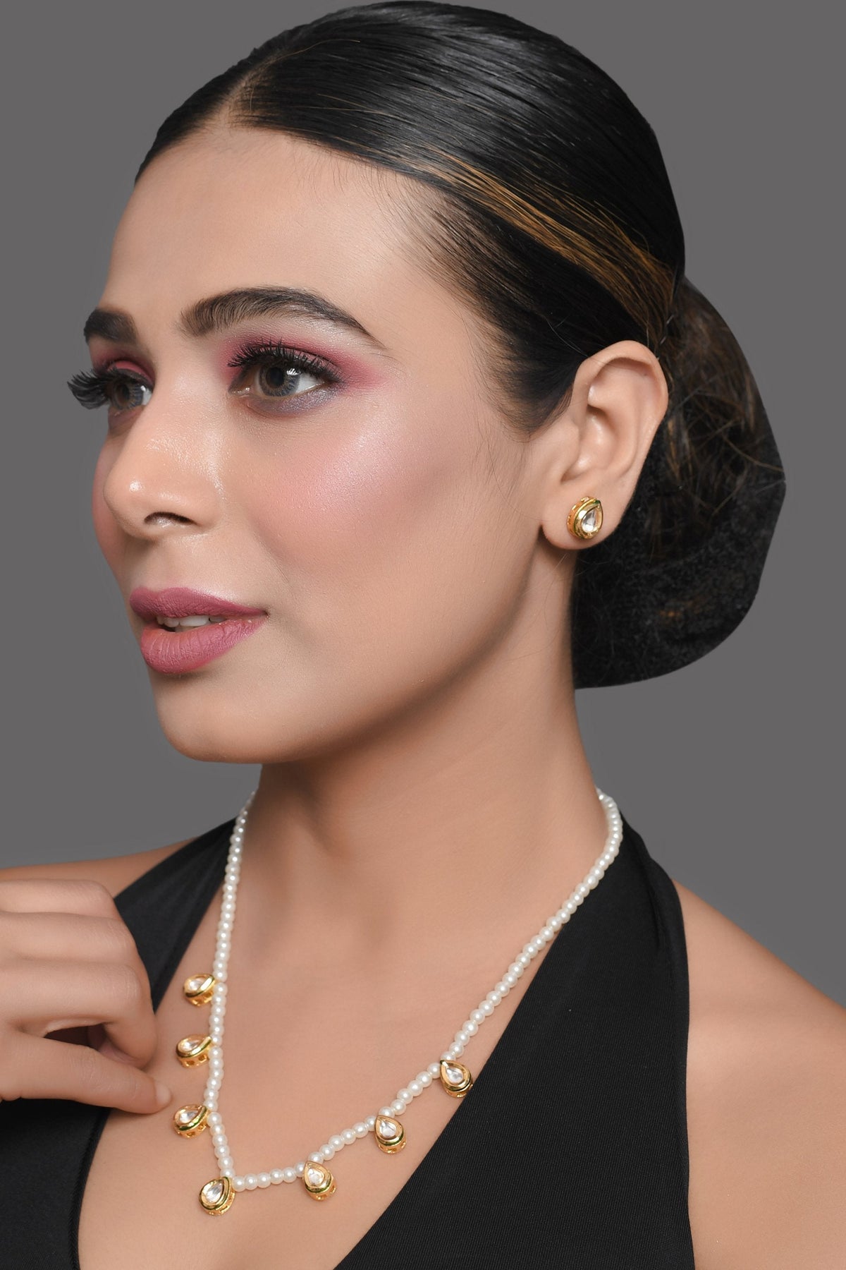 Peryl Women's Pearl Beaded Kundan Embellished Necklace With Earrings - Swadesiicart