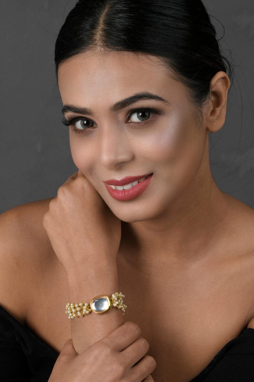 Peryl Women's Gold Toned White Kundan Charm Bracelet - Noz2Toz