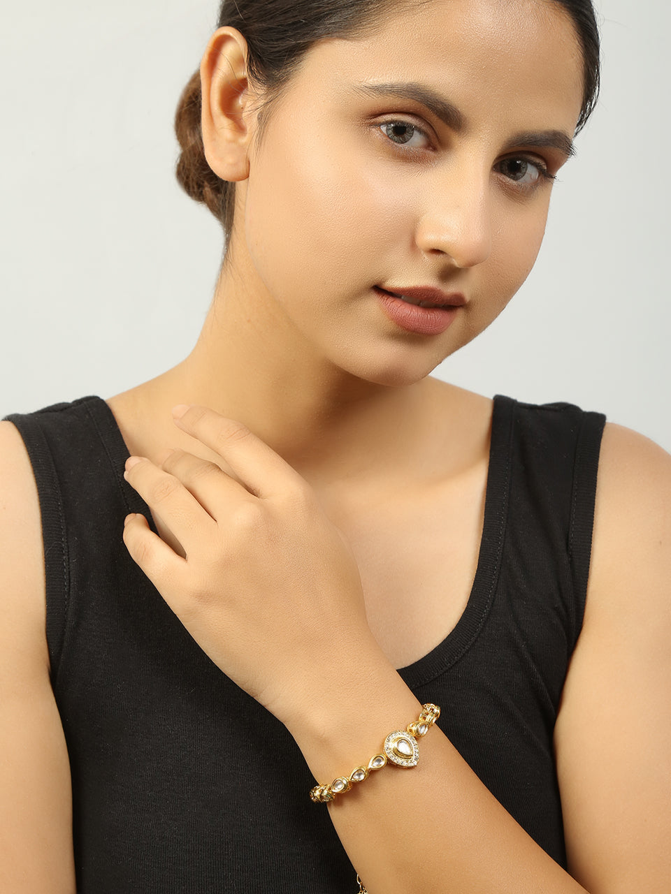 Peryl Women's Handcrafted Gold Kundan Bracelet With Pearls - Swadesiicart