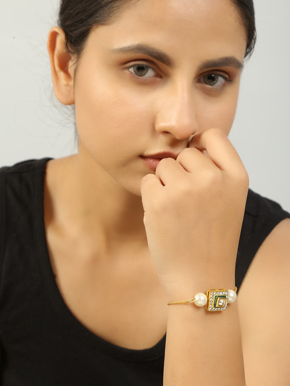 Peryl Women's Handcrafted Kundan Studded Bracelet With Pearls - Swadesiicart