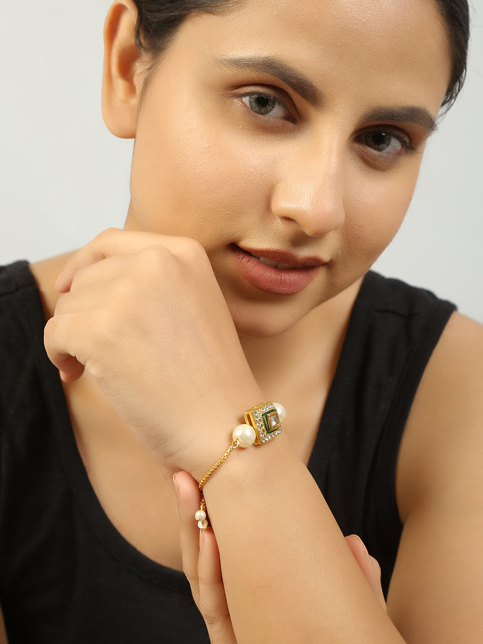 Peryl Women's Handcrafted Kundan Studded Bracelet With Pearls - Swadesiicart