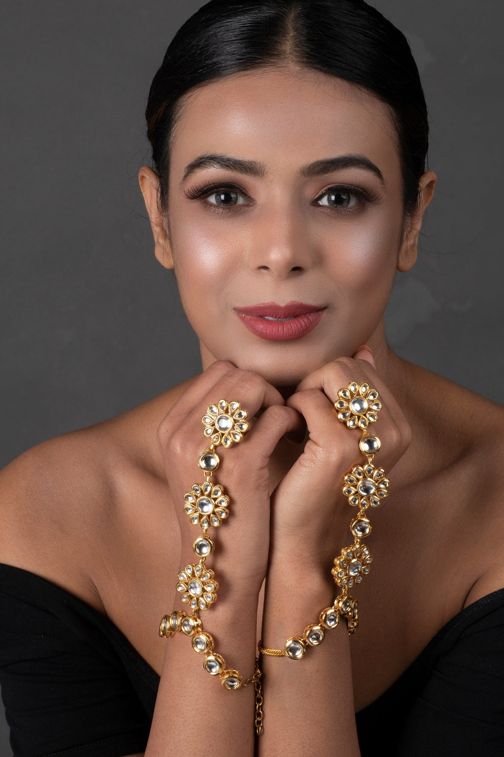 Peryl Women's Handcrafted Floral Kundan Hathphool - Swadesiicart