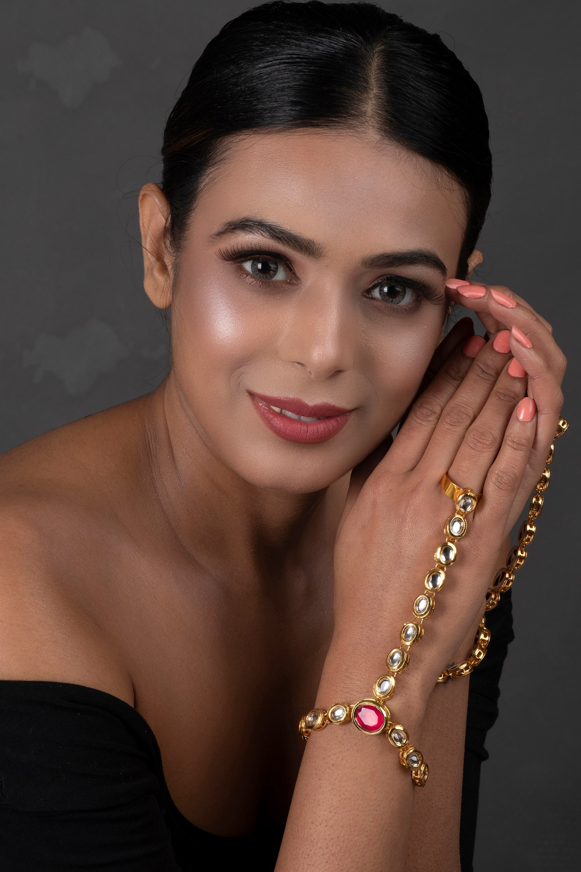 Peryl Women's Red Gold Toned Royal Kundan Hathphool - Swadesiicart