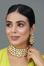 Peryl Women's Handcrafted Royal Kundan Necklace Set - Swadesiicart