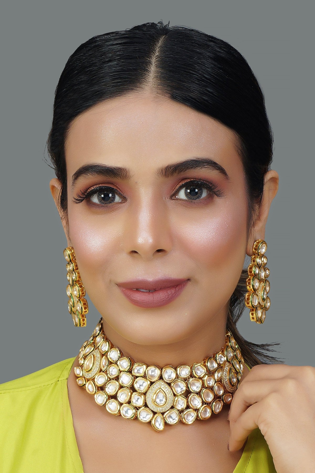 Peryl Women's Handcrafted Royal Kundan Necklace Set - Noz2Toz