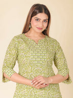 Aramya Straight Soft Cotton Floral Print Women's Kurta - Green | Grocsy