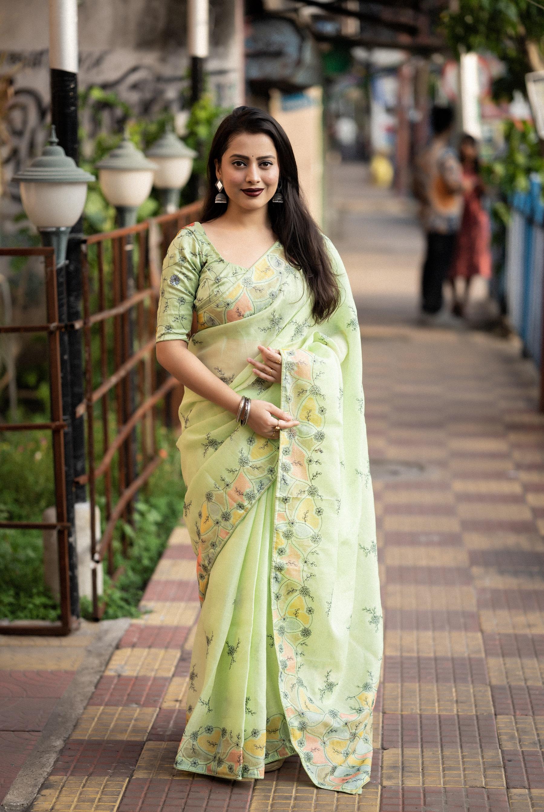 Green Pure Linen Ethnic Motifs Saree with Unstitched Blouse - A2M | Grocsy