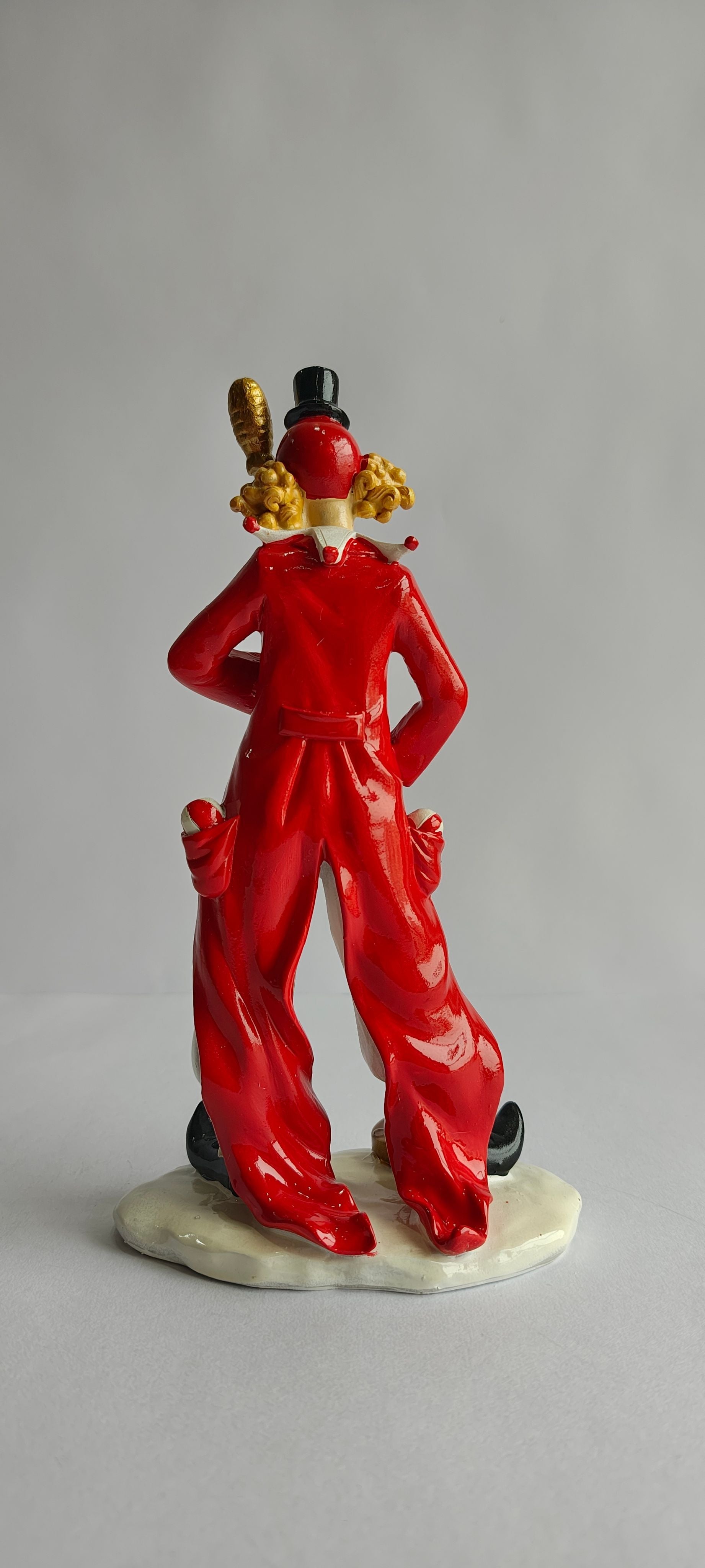Sun Mun Decors Clown with Mic | Grocsy
