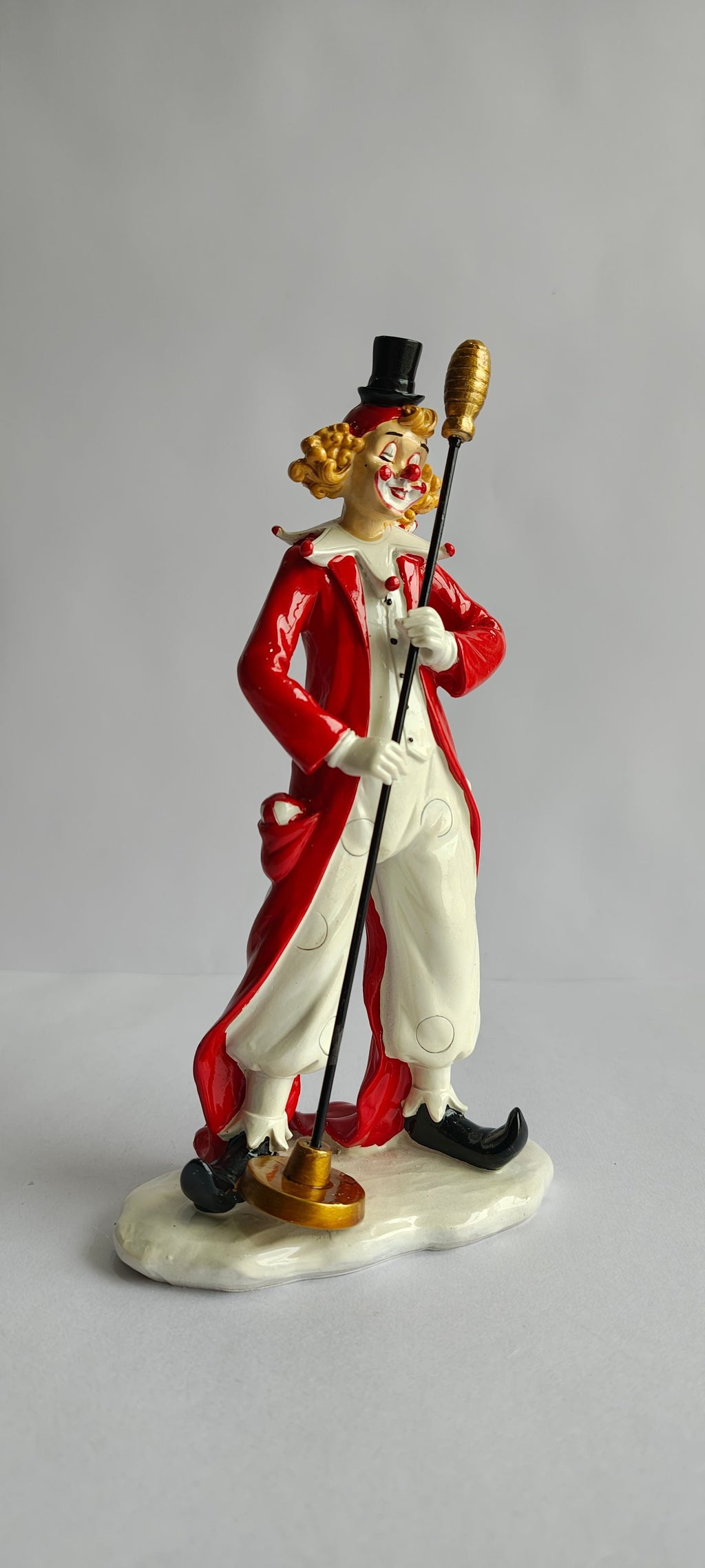 Sun Mun Decors Clown with Mic | Grocsy