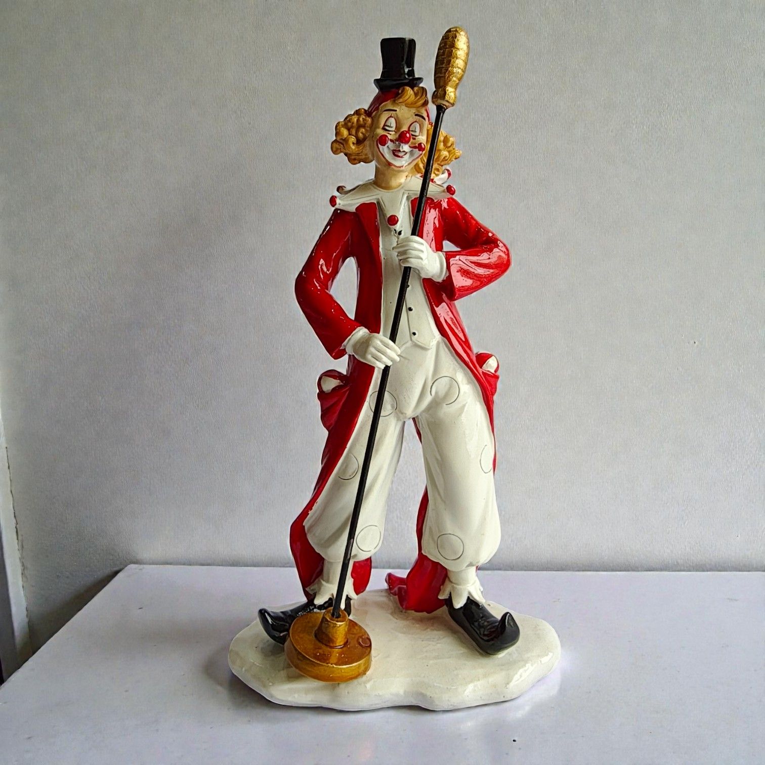 Sun Mun Decors Clown with Mic | Grocsy