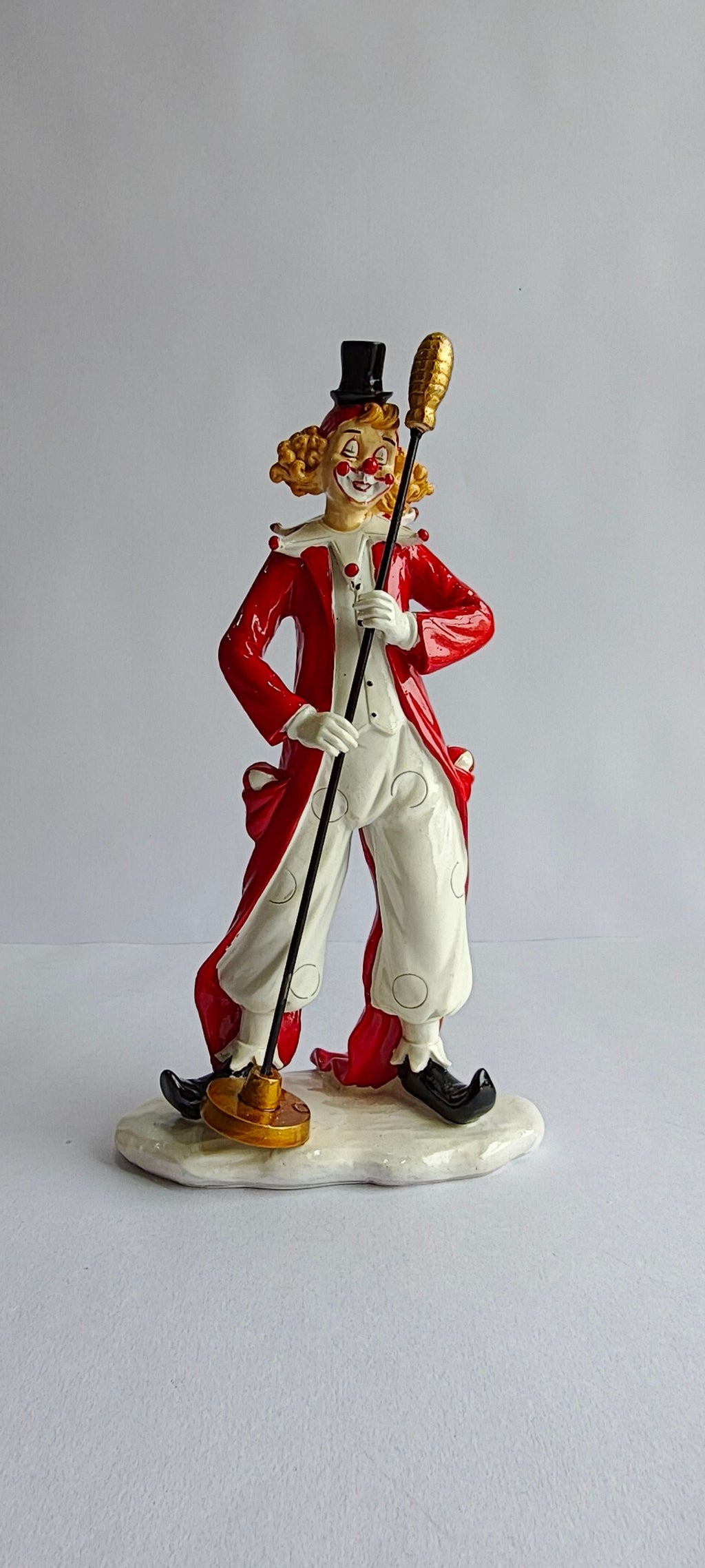 Sun Mun Decors Clown with Mic | Grocsy
