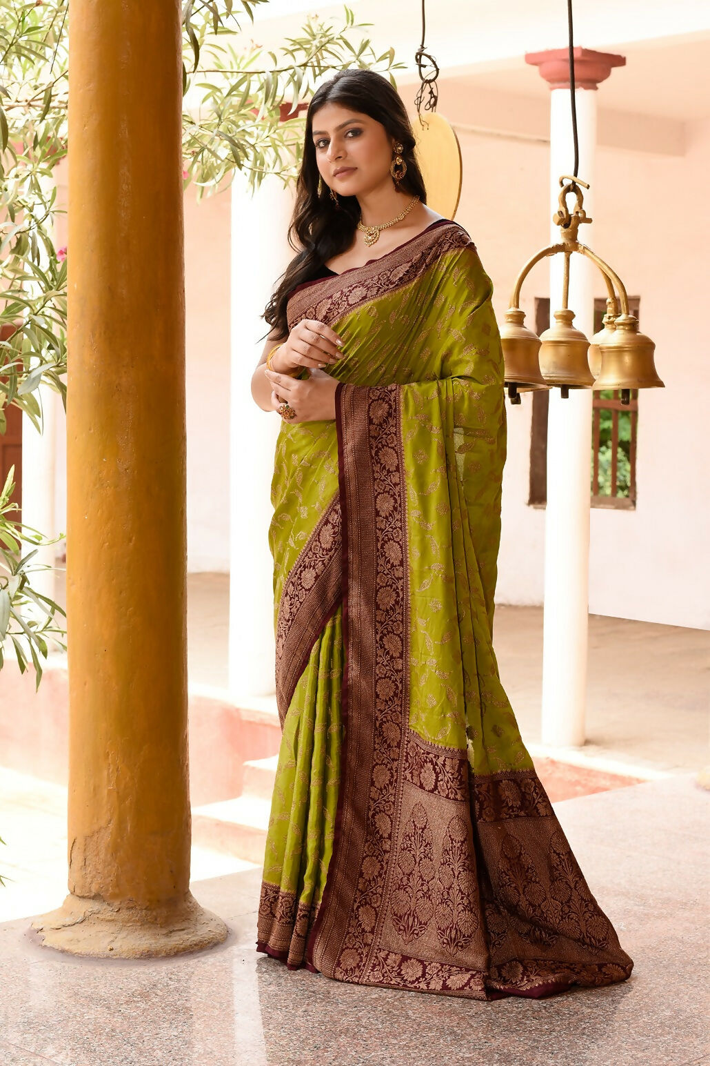 Joban Fashion Grass Green Crepe Chiffon Pure Handloom Banarasi Silk Saree | Grocsy