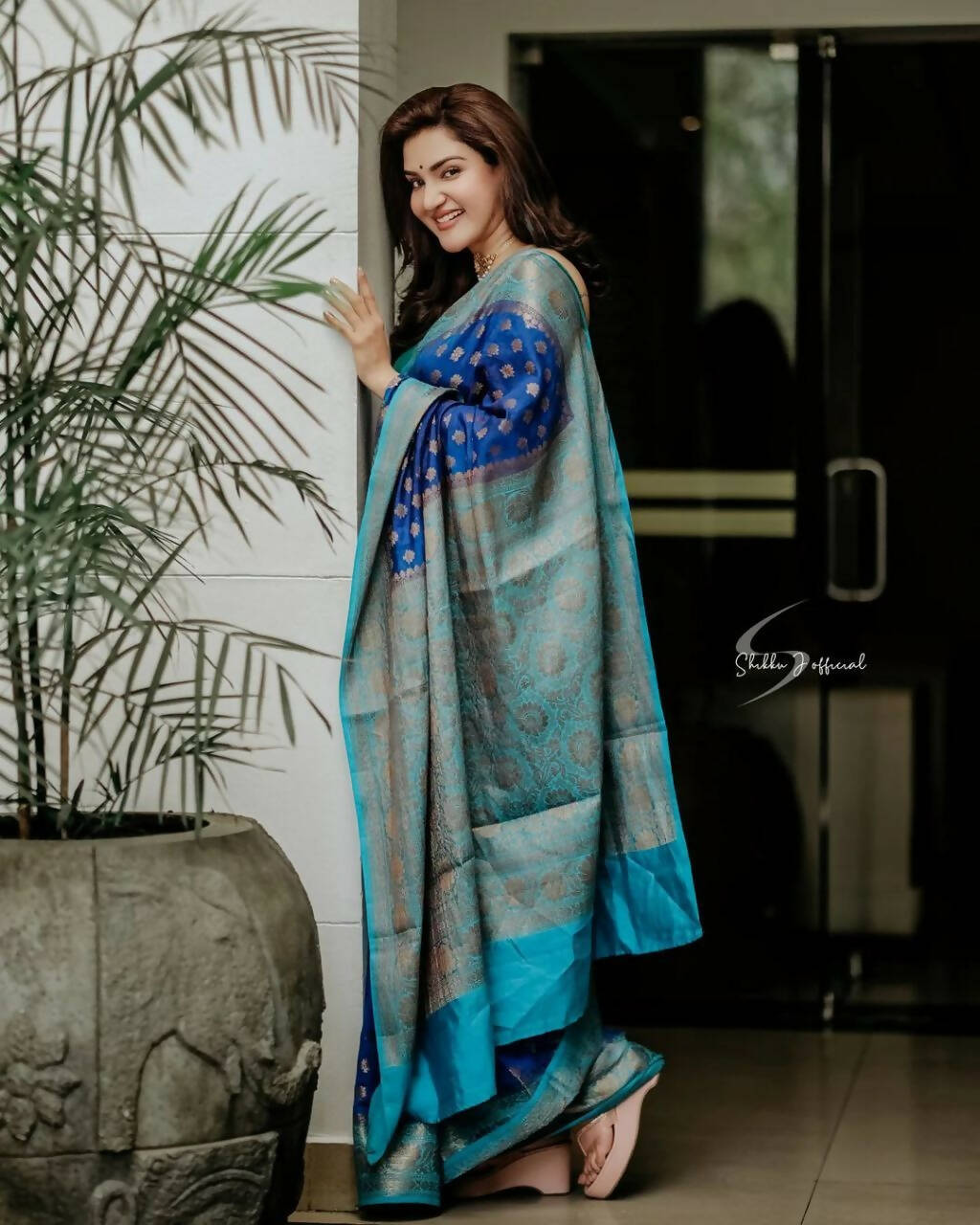 DEIANA'S Beautiful Designer Golden zari Soft Lichi Silk Saree - Blue | Grocsy