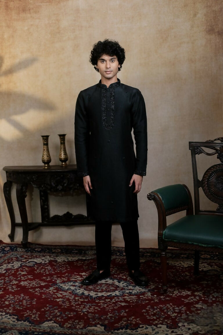 Falling Raw Silk Black Kajal Phool Kurta Set By Hilo Design | Grocsy