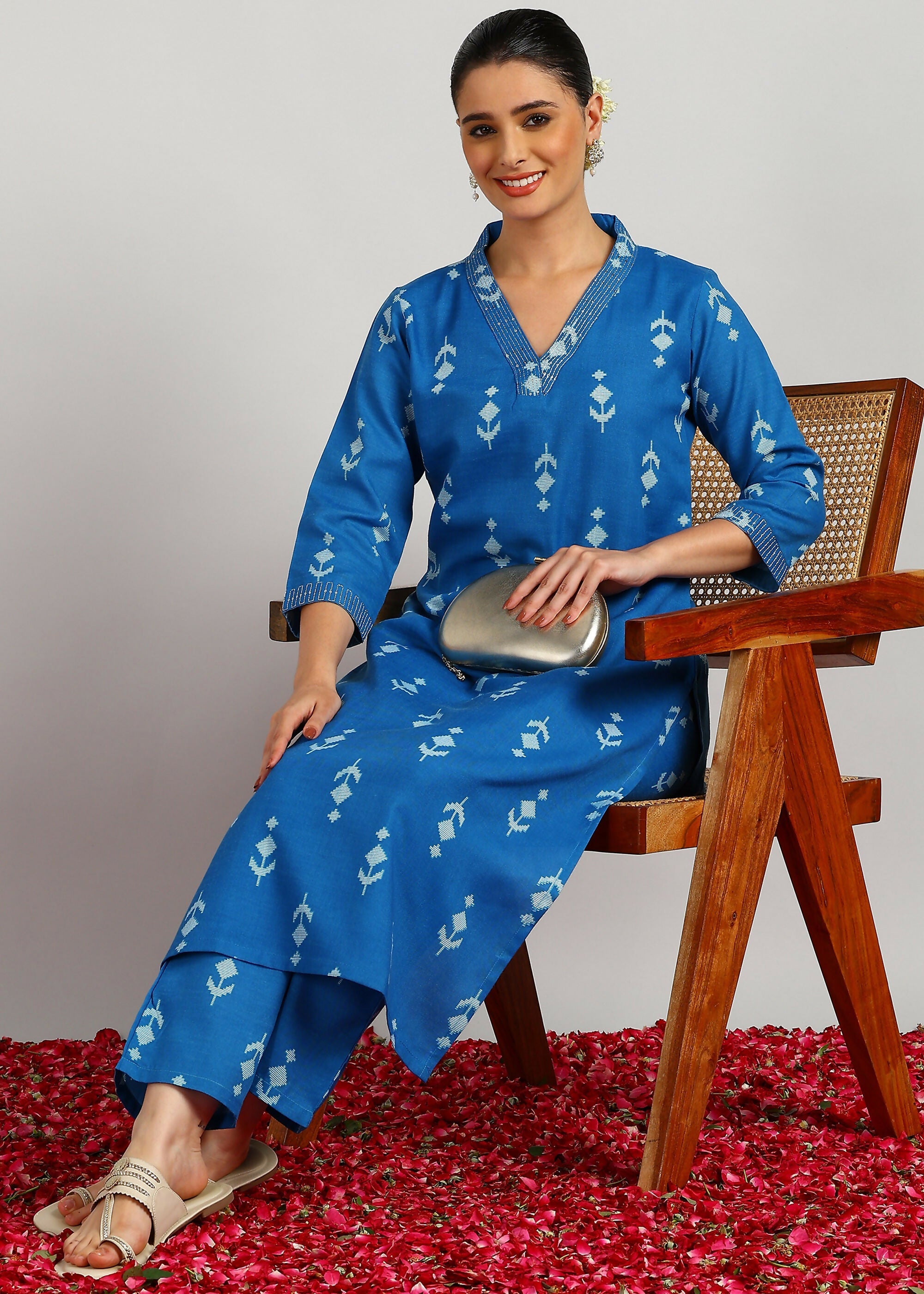 Aavyora Women's Blue Ikat Printed Ethnic Co-ord Set | Grocsy