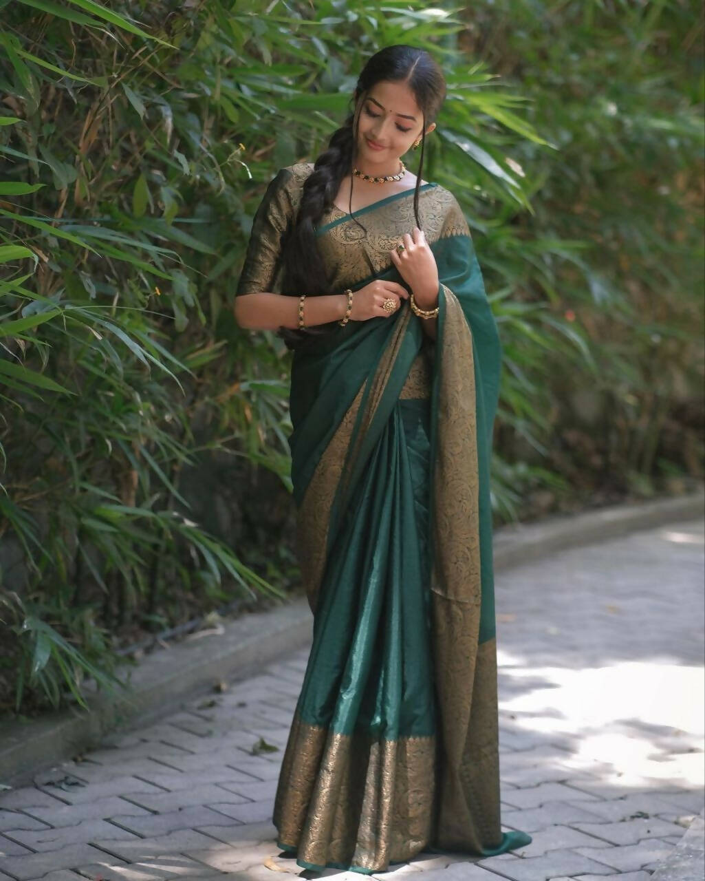 DEIANA'S Beautiful Designer Golden zari Soft Lichi Silk Saree - B Green | Grocsy