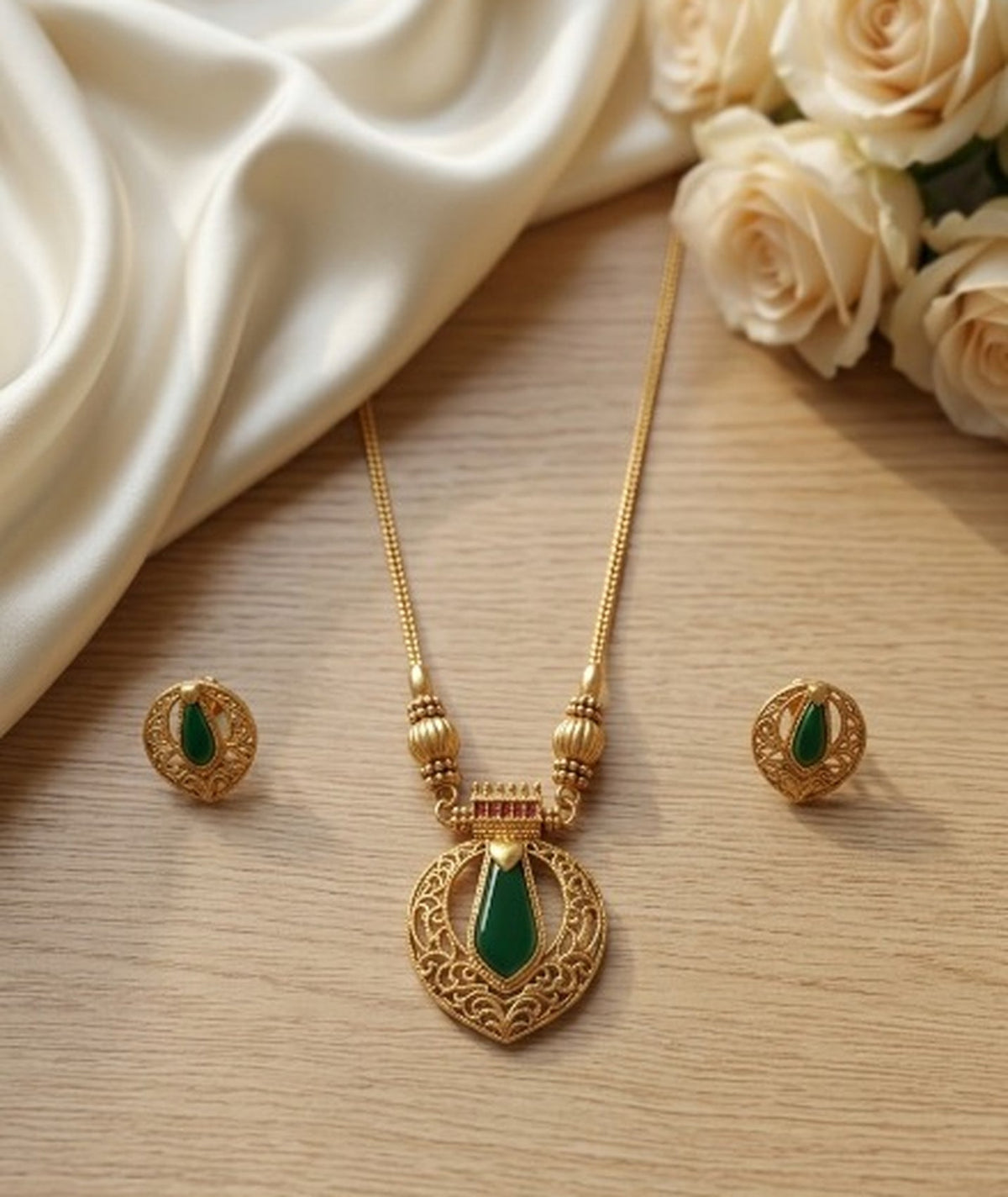 Jewel City Traditional Gold-Plated Emerald Green Pendant Necklace Set | Grocsy