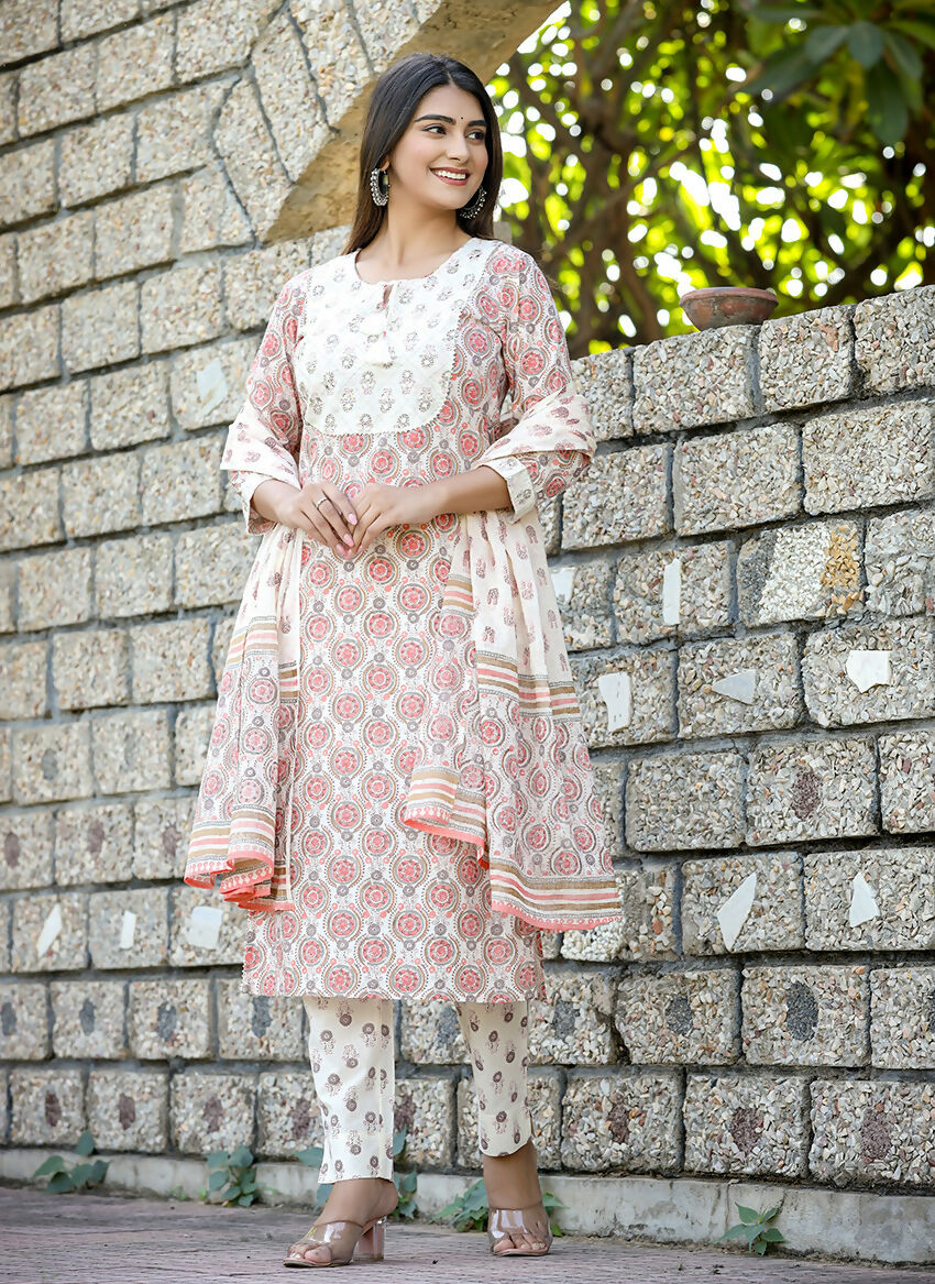 Kaajh Women's White Cotton Mirror Work Kurta Pant Set With Dupatta | Grocsy