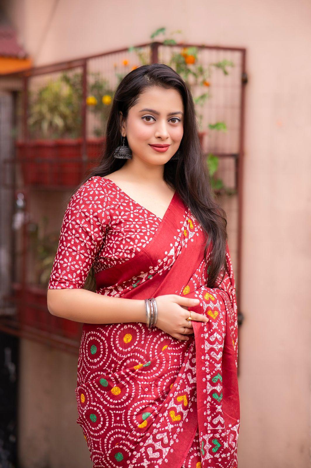 Red Silk Blend Ethnic Motifs Saree with Unstitched Blouse - Hiral Fashion | Grocsy