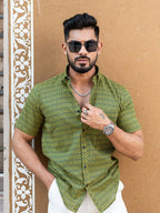 Miravan Men's Green Geomatric Printed Half Sleeve Slim Fit shirt | Grocsy