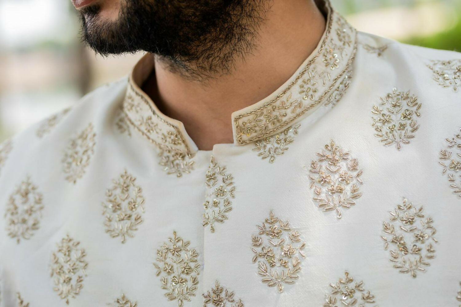 Iysian Silver Sherwani Set by Hilo Design | Grocsy