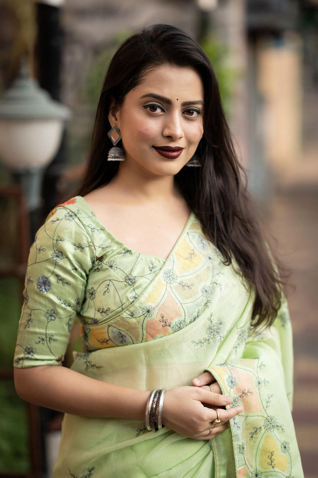 Green Pure Linen Ethnic Motifs Saree with Unstitched Blouse - A2M | Grocsy