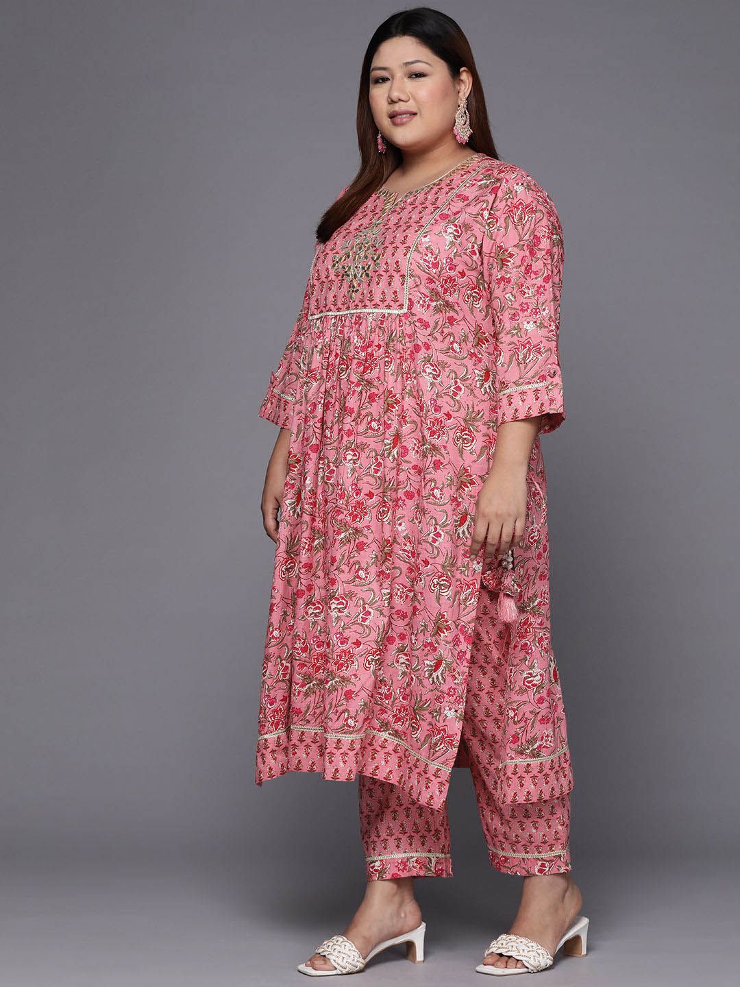 Sztori Plus Size Floral Printed Gotta Patti Cotton Straight Kurta & Trousers With Dupatta | Grocsy
