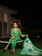 Yufta Green Leheriya Print Poly Georgette Straight Suit Set | Grocsy