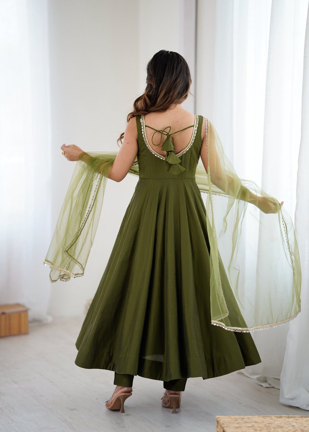 Lorenvalley Fashion Green Pure Romansilk Chanderi Fabric Yoke Fancy Lace Work Anarkali Kurta Pant With Dupatta Set | Grocsy