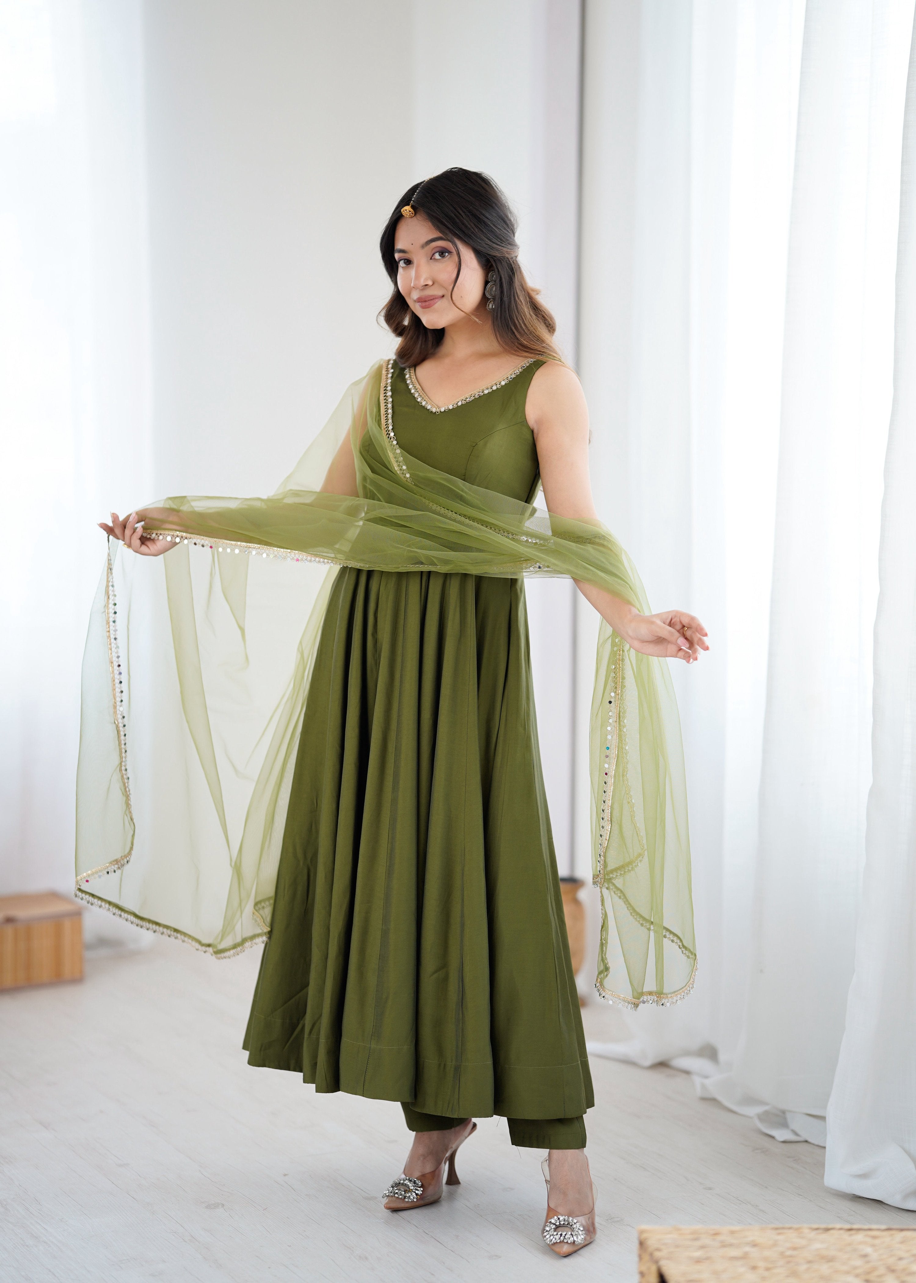 Lorenvalley Fashion Green Pure Romansilk Chanderi Fabric Yoke Fancy Lace Work Anarkali Kurta Pant With Dupatta Set | Grocsy