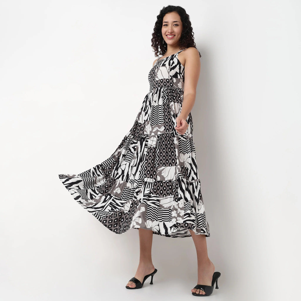Pimu Square-Neck Maxi Dress with Graphic Print-Green | Grocsy