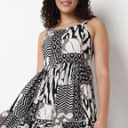 Pimu Square-Neck Maxi Dress with Graphic Print-Green | Grocsy
