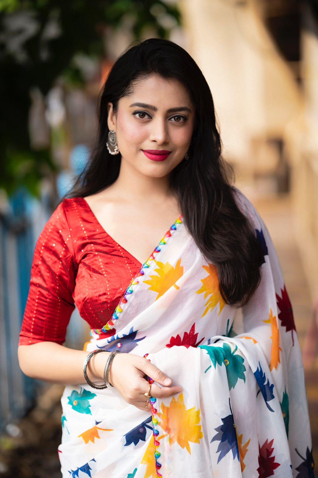 White Poly Georgette Ethnic Motifs Saree with Unstitched Blouse - Hiral Fashion | Grocsy