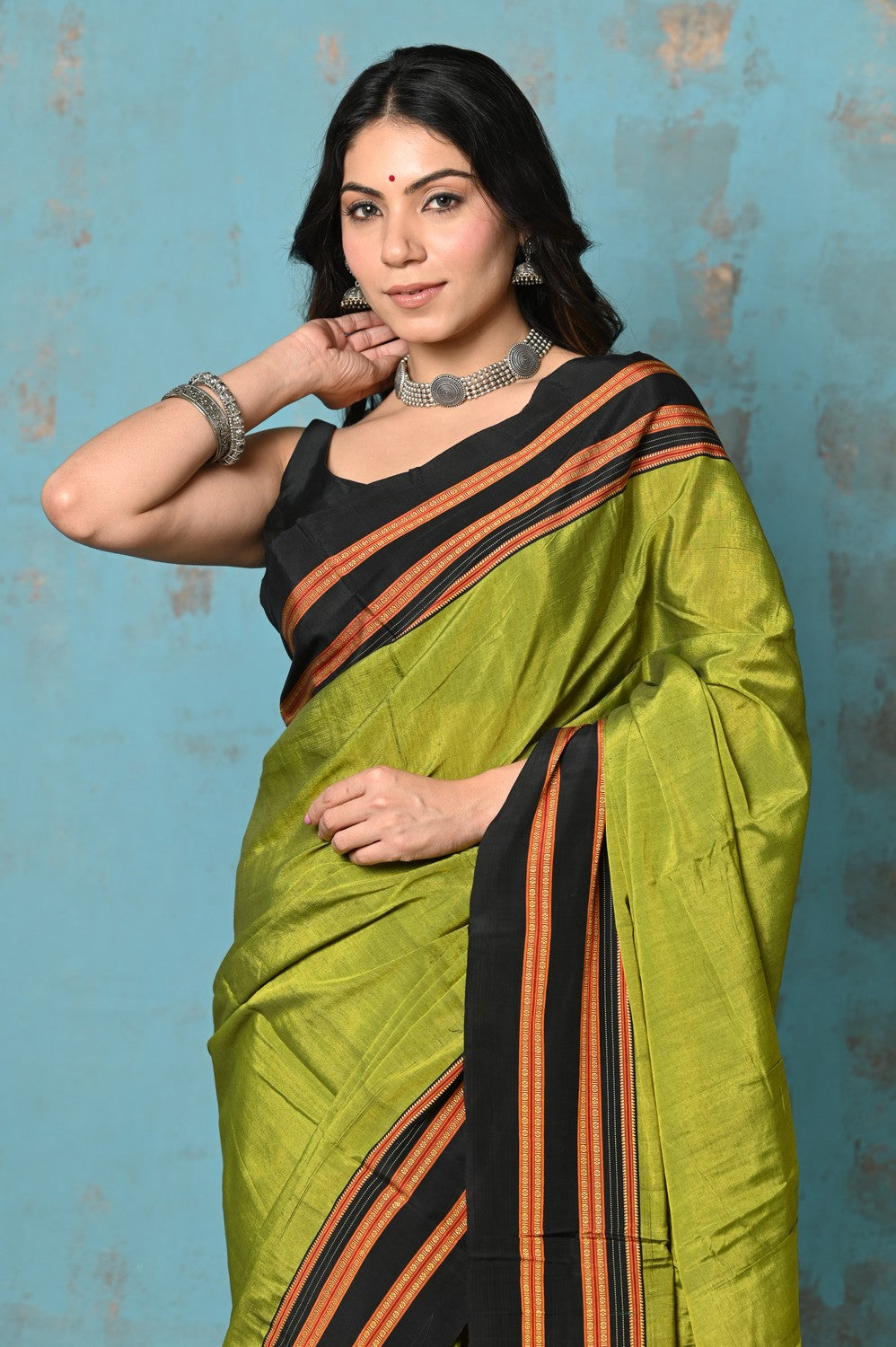 Very Much Indian Tyohaar - Traditional Handloom Dual Tone Green Ilkal Cotton Viscose with Red Pallu | Grocsy