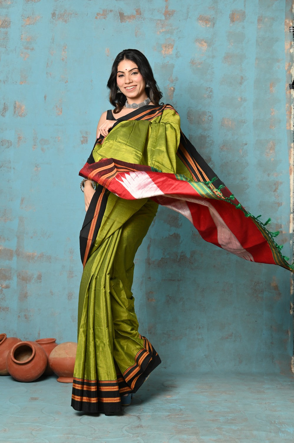 Very Much Indian Tyohaar - Traditional Handloom Dual Tone Green Ilkal Cotton Viscose with Red Pallu | Grocsy