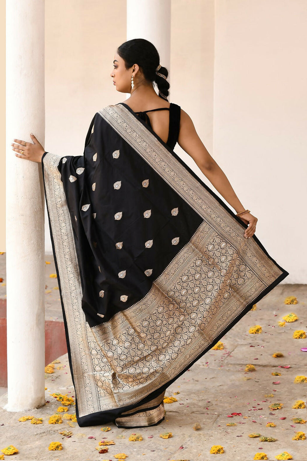 Joban Fashion Black Pure Katan Pure Handloom Banarasi Silk Saree | Grocsy