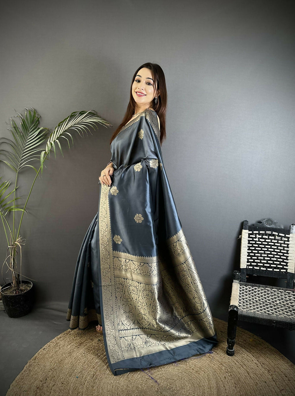 Joban Fashion Grey Floral Jacquard Woven Design Cotton Silk Banarasi Silk Saree | Grocsy