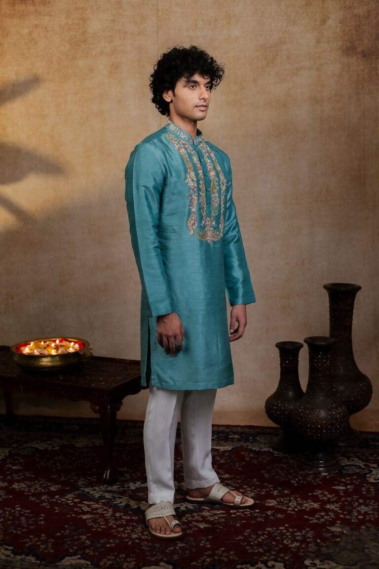 Falling Raw Silk Green Paisley Zari Kurta Set By Hilo Design | Grocsy