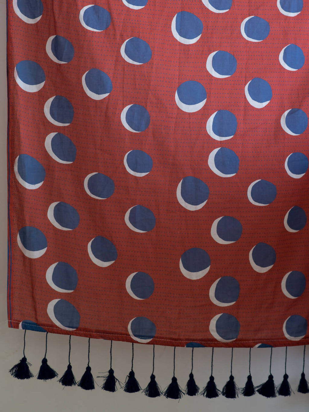 Suta Off White Polka Dots Pure Cotton Saree | Grocsy