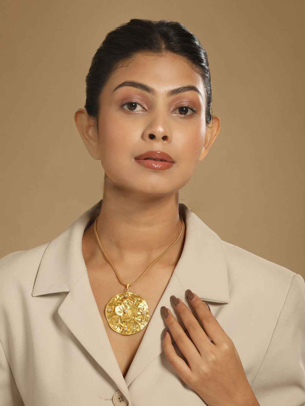 Nuyug 18K Gold-Plated Pearl Embellished Minimal Chain Textured Surface Floral Pendant Necklace | Grocsy