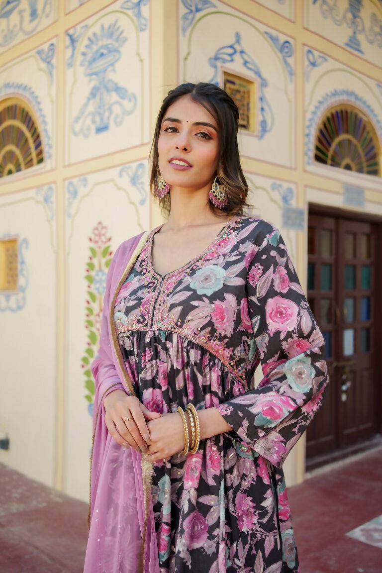 Vaasva Women Rani Muslin Embroidered Kurta, Pant & Dupatta Set | Grocsy