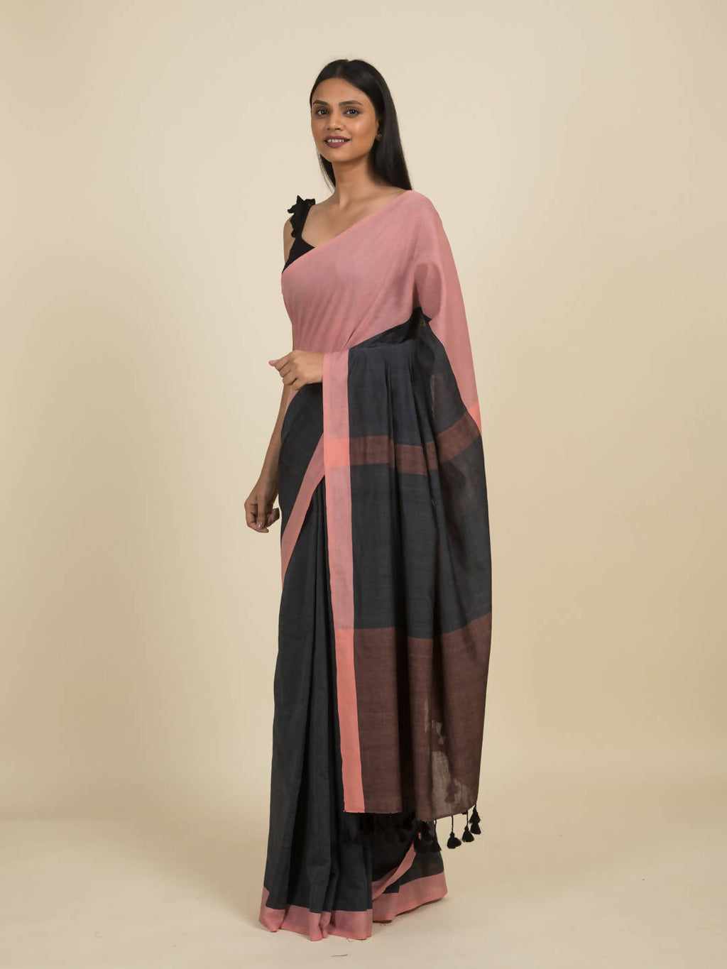 Suta Grey Peach-Coloured Pure Cotton Saree | Grocsy