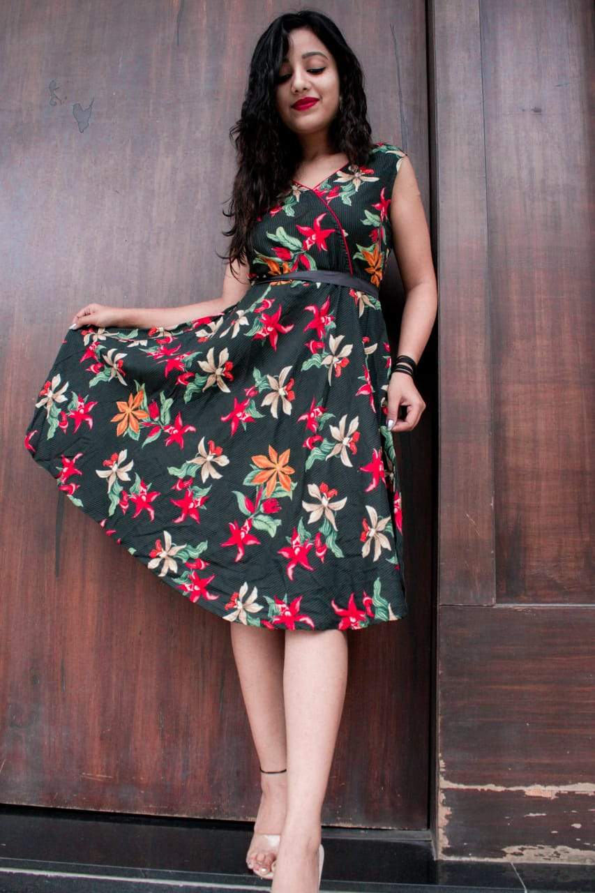 Jompers Women Black & Red Floral Printed Rayon A-Line Kurta | Grocsy
