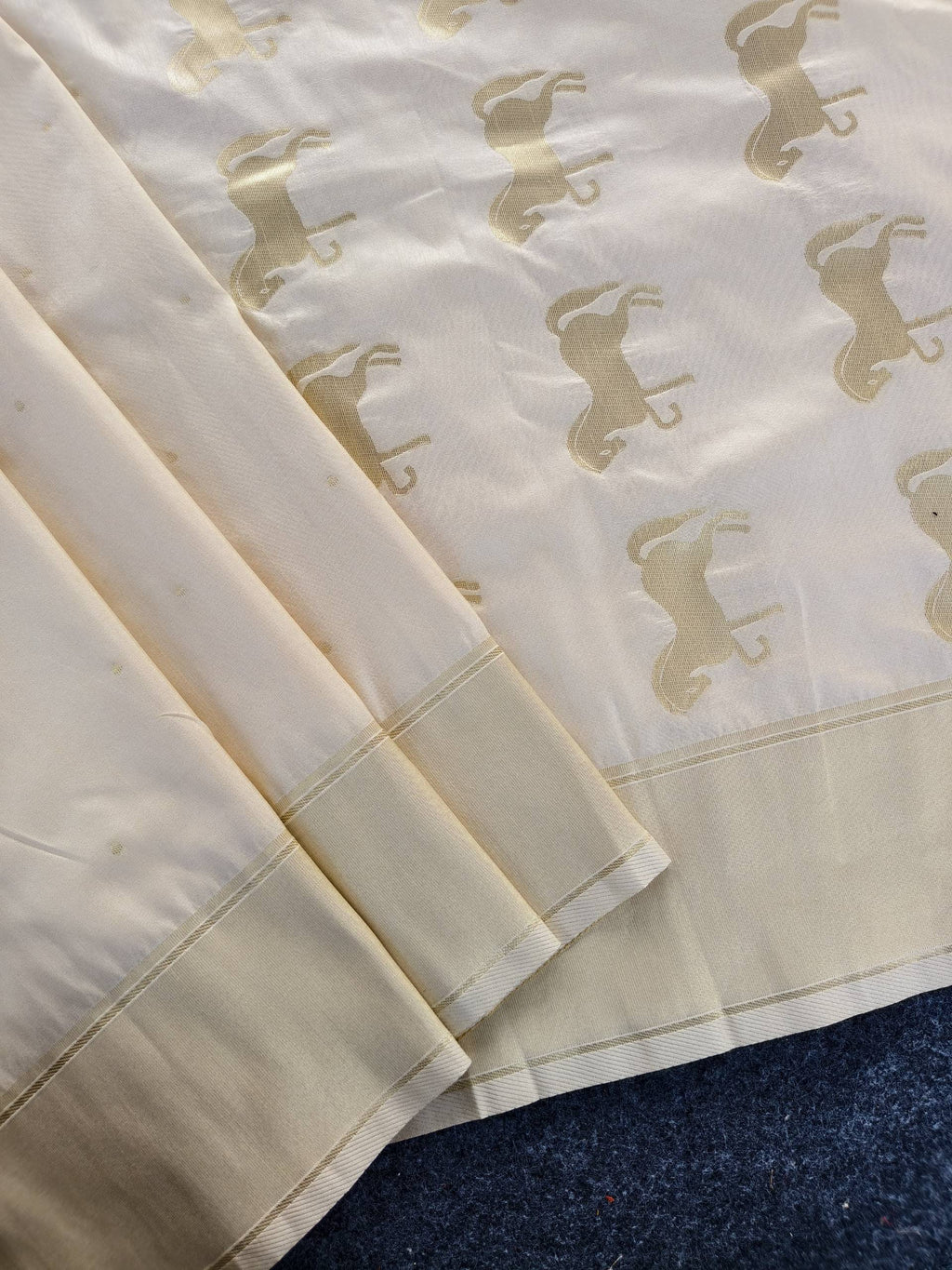 Mameraa Sarees White Silk Blend Zari Banarasi Weaving Saree With Blouse-White | Grocsy
