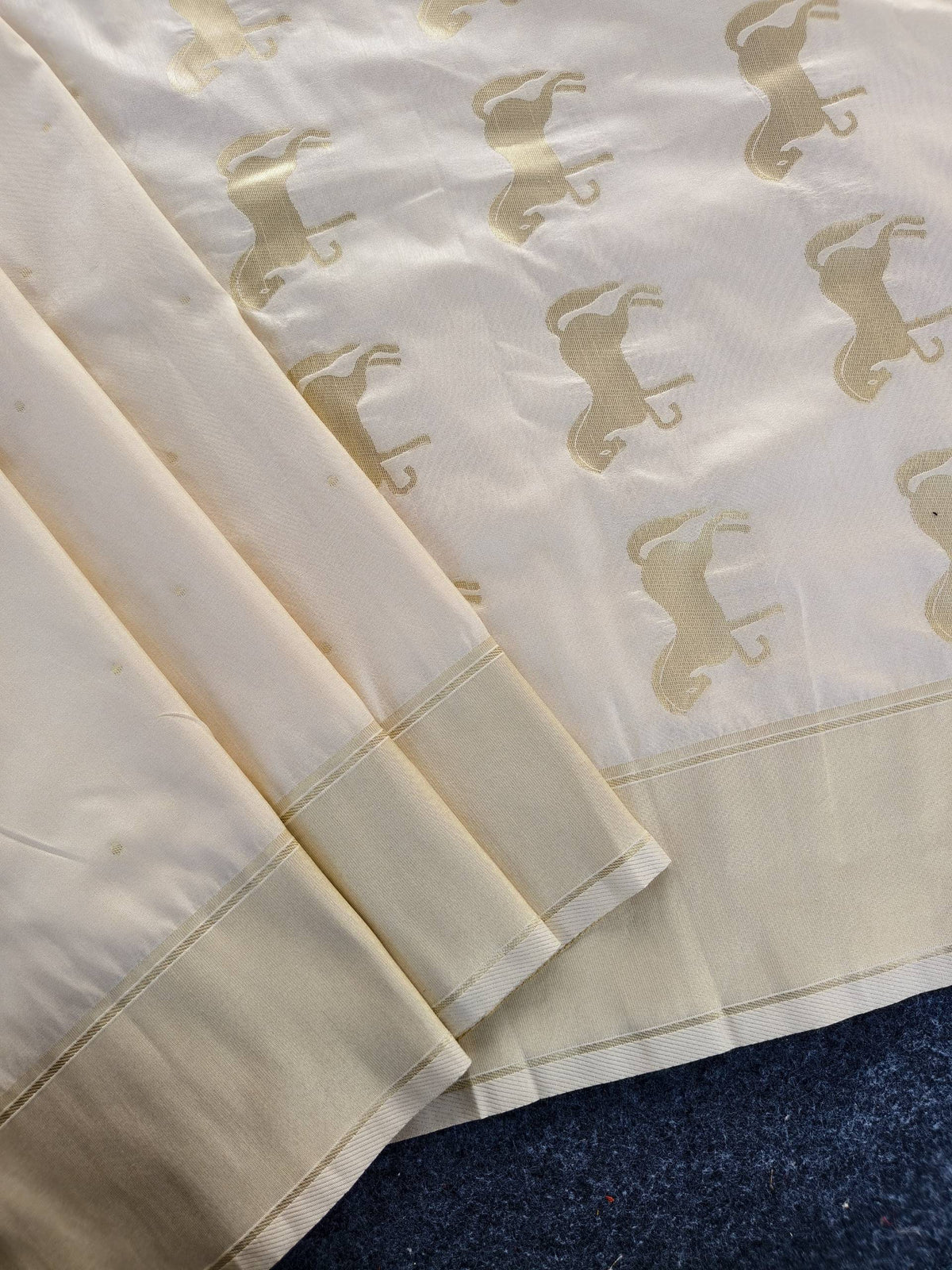 Mameraa Sarees White Silk Blend Zari Banarasi Weaving Saree With Blouse-White | Grocsy