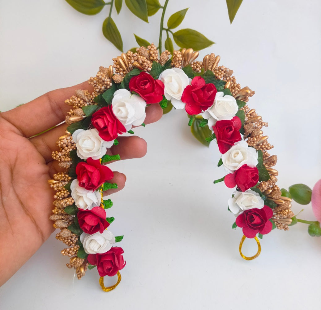 Maroon & white Rose Gajra | Grocsy