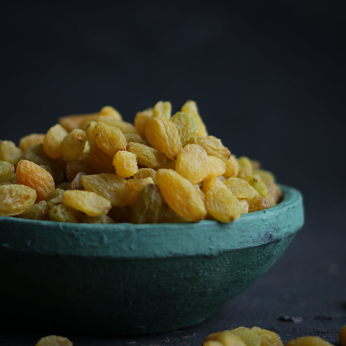 Almond House Kismiss | Grocsy